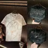 Camiseta Versátil de Manga Curta para Primavera, Design Estrelado de Luxo Leve, Tendência e Estilosa, Gola Redonda, Nova, Cool e Ousada