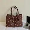Bolsa de mano transfronteriza con lunares esmerilados para mujer, nuevo estilo 2026, diseño único, ligera, adecuada para ir al trabajo y con gran capacidad