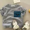 Camiseta de Manga Corta para Niños Niños, Estilo Verano 2026, Top Elegante con Bolsillo para Niños Pequeños, Camiseta Básica con Estampado de Letras para Niñas, Estilo Delgado