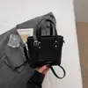 Bolso pequeño súper popular para mujer, nuevo modelo de primavera 2026, bolso de hombro de alta gama para el día a día, exquisito bolso cruzado tipo cubo