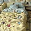 Ins Style Cartoon Toalha Bordada Cama Conjunto de Quatro Peças Meninas Capa de Edredom de Alto Valor Lençol Dormitório Estudantil Conjunto de Três Peças