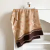 Xale de luxo leve e divertido com estampa de cachorro, um cachecol reversível e espesso para mulheres, perfeito para outono e inverno, apresentando um design geométrico retrô com cores contrastantes
