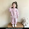 Conjunto de outono para meninas 2026 novo estilo bebê menina casual estilo coreano estampa de desenho animado moletom conjunto de duas peças processamento personalizado