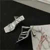 Sapatos de Salto Alto de Couro Nude Estilo Francês Novo Estilo de Verão com Saltos Bloco da Moda, Bico Quadrado, Fivela de Tira Única e Design de Bico Aberto