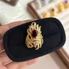 Anillo de Gema Rubí Sangre de Paloma Brillante para Mujer, Diseño Abierto con Diamantes Microincrustados, Lujoso y Elegante, Anillo Versátil de Moda