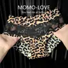 Sombra Suave Leopardo Vibrante~Nuevas Bragas de Encaje con Estampado de Leopardo de Seda Helada Deseo Puro Sexy Sin Costuras Transpirables Levanta Glúteos Tangas para Mujer