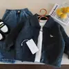 Cardigan Gola Lapela Estilo Coreano Infantil Lançamentos Primavera/Outono 2026 Meninos e Meninas Tricô Liso Suéter Casaco Bebê Tendência