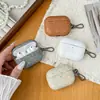 Nueva funda con patrón de pequeños diamantes adecuada para AirPods Pro 3, funda rígida de PC de cuero sintético PU universal para la 4ª generación