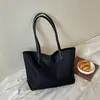 Bolsa tote de gran capacidad para mujer 2025 nuevo modelo para ir al trabajo bolso de mano de tela Oxford casual versátil simple bolso de hombro de alta gama
