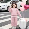 Conjunto de moletom novo para meninas, tema princesa, moderno e casual, adequado para primavera e outono, um conjunto de duas peças para meninas