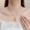 Colar com Pingente Borboleta Vazada em Diamante Gelo Triturado Estilo Retro Francês para Mulheres, Estilo Luxo Leve, Ouro Areia, Joias de Alta Qualidade