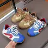 Zapatos deportivos casuales de moda para niños de dos tonos con suela plana para otoño de 2026, adecuados para niños mayores y para correr
