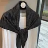 2025 Nuevo Otoño e Invierno Estilo Coreano Bufanda Triangular de Jacquard Tejida Chal en Capas Bufanda Pequeña Versátil Bufanda Cálida de Múltiples Usos