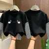 Camiseta de manga larga para niña, nuevo estilo primavera/otoño 2026, base infantil moderna y linda, conjunto de otoño de algodón puro, top tipo dos piezas