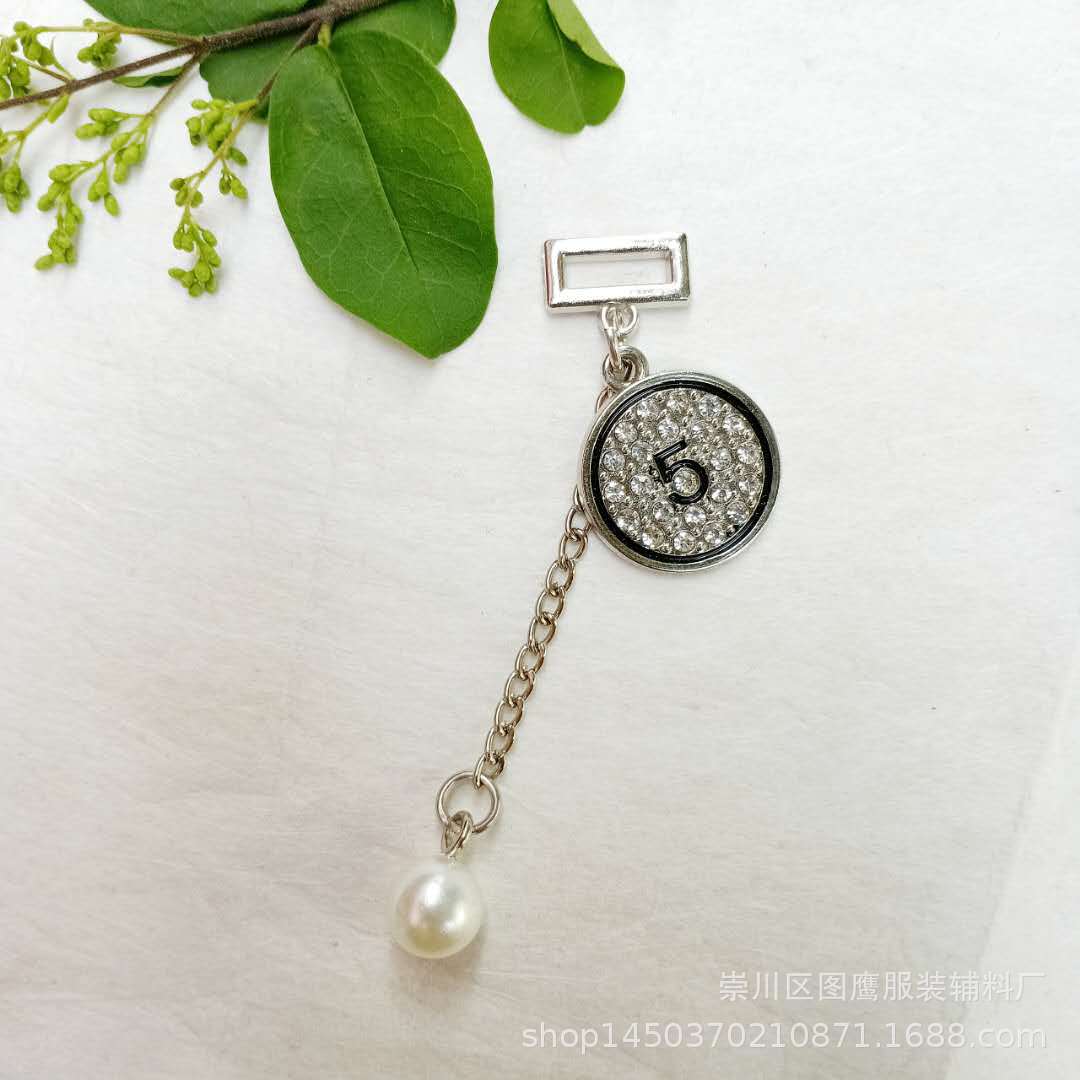 小皱菊字母珍珠挂件
