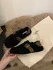 Zapatos blancos para mujer con forro de pelo, de aumento de altura, estilo slip-on, para otoño e invierno 2026, con forro adicional de polar