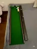 Practica el golpeo de la bola, el agarre y el manejo del palo, practica golpes altos, medios y bajos en casa, practica golpear la bola con fuerza después de cinco puntos, mesa de billar, otra madera maciza