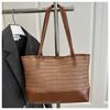 Bolsa de palha de grande capacidade feminina 2025, nova, moderna, elegante, versátil, simples, de nicho, retrô, bolsa tote feminina de alta qualidade