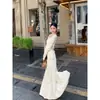 Procesamiento OEM, diseño irregular, camiseta base de punto de manga larga suave y acogedora para mujer, top interior adelgazante para primavera y otoño