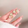 Brincos Femininos Populares Estilo Coreano com Contas da Sorte, Studs Versáteis Simples e Elegantes, Joia de Orelha Estilo Transmissão ao Vivo Atacado