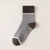Calcetines de media pantorrilla para hombre, estilo primavera y verano, absorbentes de sudor, antiolor, transpirables, calcetines deportivos para hombre, cómodos y versátiles, calcetines largos para hombre al por mayor