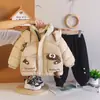 Traje de invierno para niños con forro polar, abrigo grueso de algodón, moderno diseño nuevo de cocodrilo de dibujos animados, ropa de invierno, cálido conjunto de tres piezas
