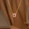 Venta Caliente Internacional Transfronteriza Tema de Moda Personalizado Micro-incrustación de Zirconio Completo V Grande Clásico Acero Titanio Chapado en Oro Real de 18K Colgante Clavícula