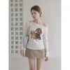 Camiseta casual y relajada de manga larga con escote asimétrico, estampado animal y diseño color-blocking para mujer, otoño 2026, corte holgado y efecto adelgazante