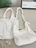 69141 Bolso tote blanco bordado floral estilo coreano para mujer, con correas de hombro plisadas, gran capacidad y diseño de lona literaria