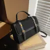 Bolso Pequeño Cuadrado Portátil Retro Simple Transfronterizo para Mujer Otoño 2025 Nuevo Bolso de Hombro Cruzado Casual con Empalme de Alta Gama