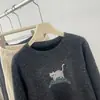 Sudadera de Forro Polar Bordada de Gato de Diseño de Nicho para Mujer, Suave y Amigable con la Piel, Sudadera Interior de Cuello Redondo, Chaqueta Engrosada