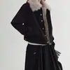 Otoño e Invierno 2026 Nuevo Estilo Ajustado Chaqueta con Solapa Estilo Coreano Negro Retro Cuello de Piel Abrigo Corto para Mujer