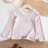 Camiseta Versátil Fofa para Meninas Primavera e Outono 2024 Nova Roupa Base de Manga Longa Estilo Western Bordada com Renda Coelho para Bebê