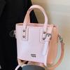 Bolsa Plissada de Mão de Alta Qualidade 2025 Primavera Nova Moda Bolsa Feminina Bolsa Balde Simples Bolsa Transversal Brilhante