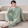 Pijama de algodón puro para hombre, nueva colección primavera/otoño 2026, ligero, manga larga, diseño simple, talla grande, adecuado para usar en casa o como ropa de exterior