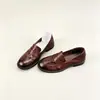 Estilo Fashion~Bico Redondo Estilo Britânico Sapatilhas Slip-on para Mulheres Versátil para o Trabalho Estilo Retro Simples Salto Grosso Sapatos Pequenos de Couro