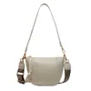Elegante y simple bolso de mujer, nuevo bolso de hombro vintage primavera-verano 2025, versátil y moderno bolso de hombro y bandolera de cuero suave