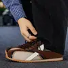 Nuevos Zapatos de Entrenamiento Retro Alemanes de Otoño para Hombre Zapatos de Tabla Versátiles Superficie de Cuero para Exteriores Deportivos Casuales Calzado Juvenil Estilo Forrest Gump Zapatos de Moda