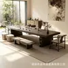 Mesa de chá sólida em madeira, estilo wabi-sabi inspirado no Zen, com base irregular e tampo espesso, combinada com um novo conjunto de mesas de chá estilo chinês para salas de chá grandes