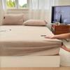 Juego de tres piezas de gorro de cama de terciopelo de leche engrosado Cubierta protectora de cerramiento completo de 360 grados Simmons cubierta de colchoneta marrón venta al por mayor generación