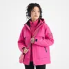 2026 nuevo estilo popular chaqueta polar tres en uno a prueba de viento e impermeable para exteriores para hombres y mujeres, adecuada para otoño e invierno, e ideal para senderismo