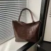 Bolso Retro de Gran Capacidad Bolso de Mujer 2024 Nuevo Estilo Coreano Casual Bolso Tote Moda Pequeño Fresco Bolso de Hombro