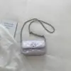 Bolsa acolchoada com corrente estilo coreano para mulheres, novo modelo 2026, bolsa quadrada pequena simples, bolsa de ombro e transversal versátil