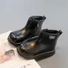 Botas de Cuero para Niñas 2025 Invierno Nuevas Retro Terciopelo Cálidas Botas Martin Moda para Niñas Más Fáciles de Combinar Botas de Moda Casuales