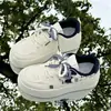 Tênis plataforma estilo doce e feminino para mulheres, nova coleção de outono 2026, branco, versátil, design de nicho, sapatos casuais que aumentam a altura para mulheres