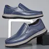 Nuevos zapatos cruzados para hombre, modernos, a la moda, casuales, sin cordones, cómodos zapatos de cuero de negocios al por mayor.