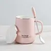 Caneca de Cerâmica com Tampa e Colher Grande Capacidade Personalizada Criativa Doméstica Tendência Copo para Beber Caneca de Leite de Cerâmica