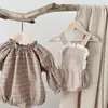 INS primavera e outono do bebê pequeno xadrez Zou Zou colarinho de mangas compridas romper macacão arco da menina