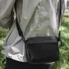Bolsa Quadrada Pequena Leve da Moda para Homens Outono 2025 Nicho Xadrez Bolsa de Ombro Transversal Portátil Bolsa Esportiva para Estudantes Ciclismo