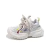 Sapatos de pai de celebridade da internet feminino 2025 novo verão mostra pés pequenos sola grossa que aumenta a altura respirável sujo casual sapatos esportivos sandálias